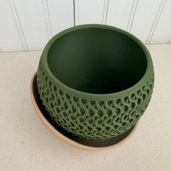 The Echo Planter, Indoor Flower Pot, Tabletop Planter, Wavy Geometric Design - Picture 4 of 12